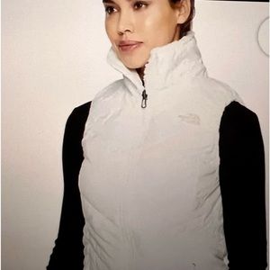 The North Face, white reversible vest, faux fur. Perfect condition, worn once.